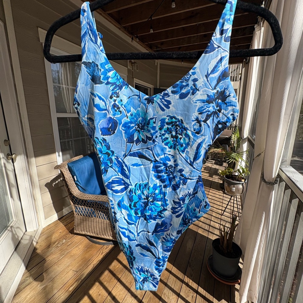 Andie | The Baia One Piece in Bluf / Floral Blue Pattern